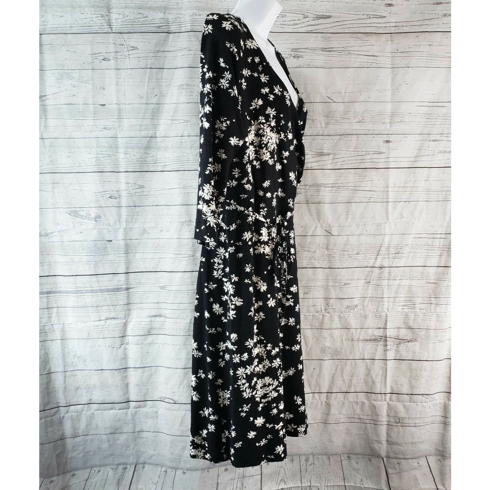 Vintage Hanna Andersson Womens Dress M Black Floral 3/4 Sleeve Rayon Blend Knee Length Belted V-Neck Pullover Shift Pattern: Floral Size M / US 6-8 / IT 42-44 - 3 Thumbnail