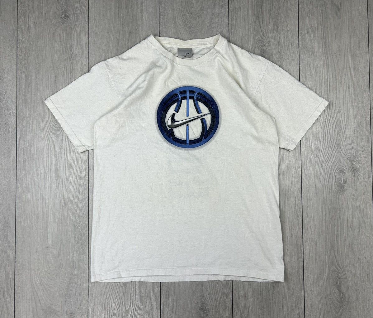 Nike × Vintage Nike Vintage hoops t shirt size S - M Size US M / EU 48-50 / 2 - 1 Thumbnail