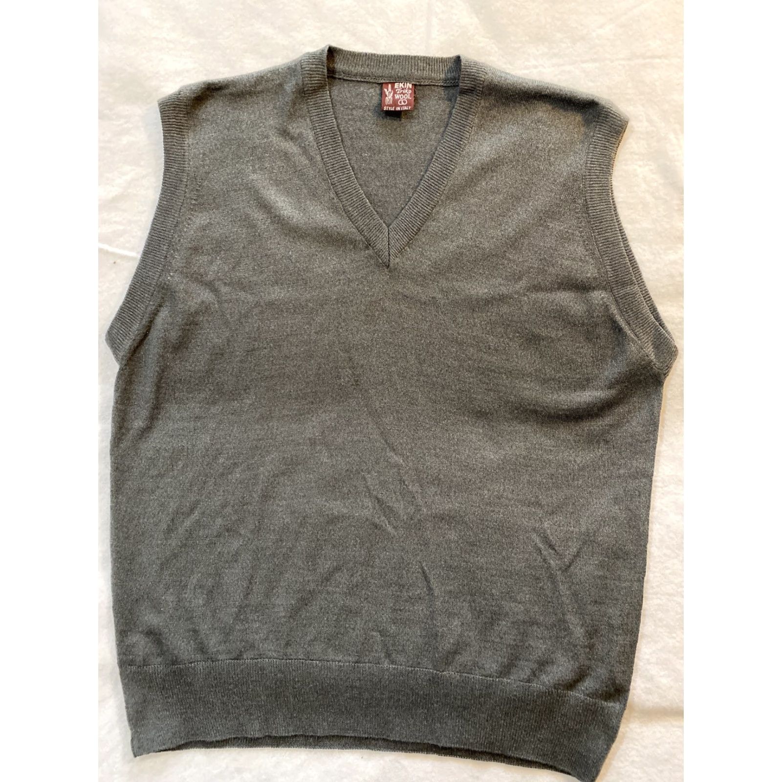 Vintage VINTAGE Ekin Sweater Vest Men L Knit Wool Charcoal Gray V-Neck Solid 16-22 Mens Size US L / EU 52-54 / 3 - 2 Thumbnail