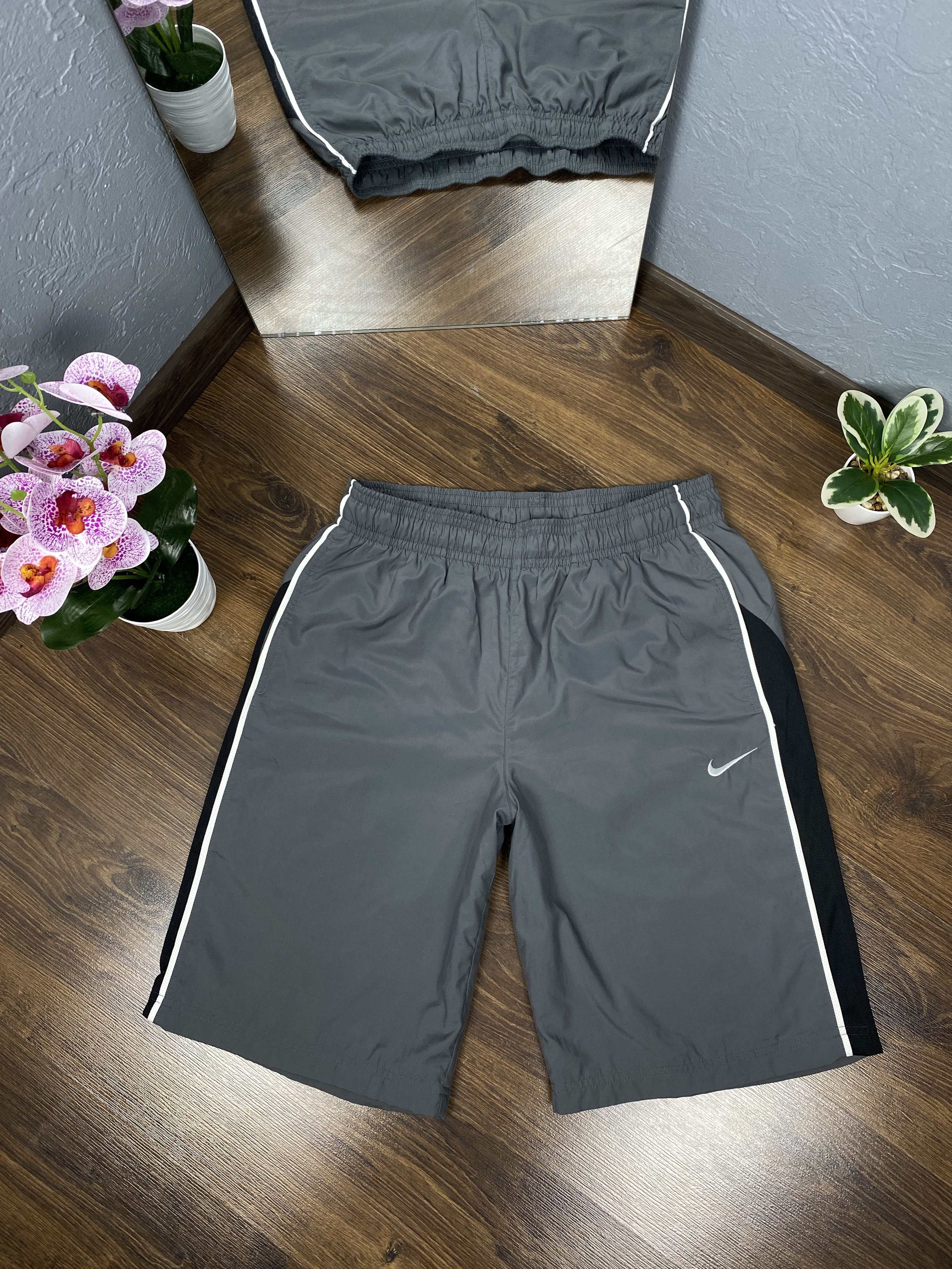 Nike Nike vintage nylon shorts y2k Size US 34 / EU 50 - 1 Thumbnail