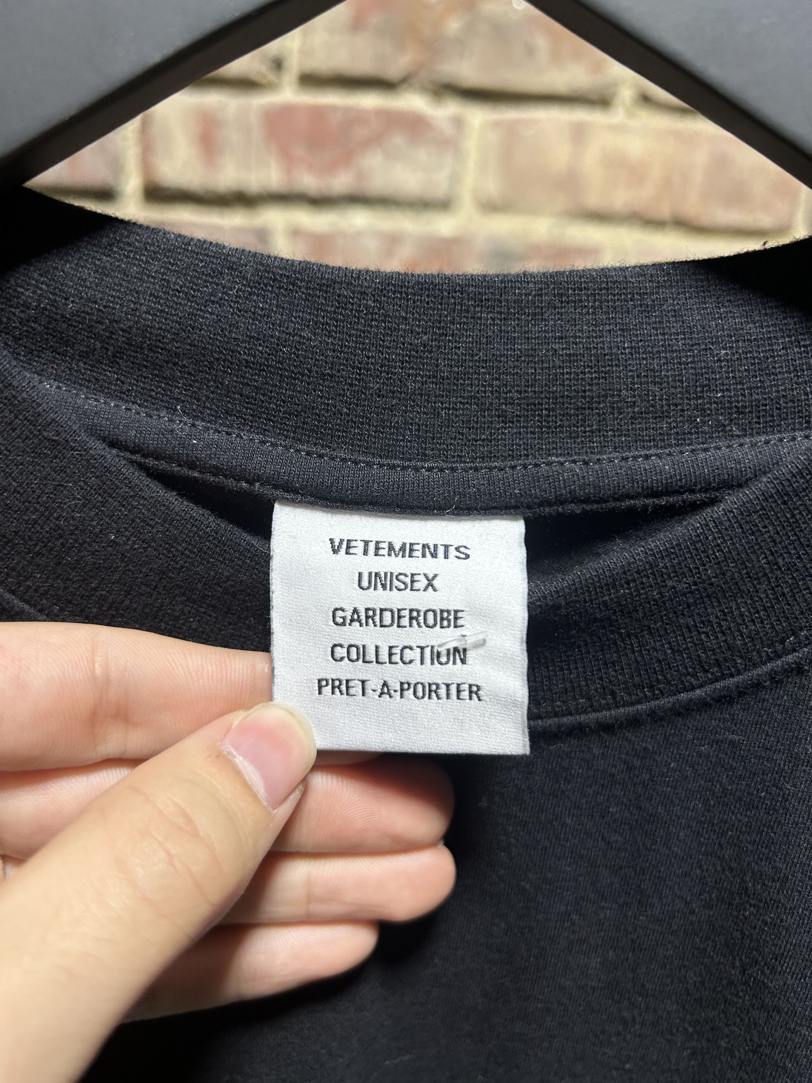 Vetements Vetements Translation Logo Tee Size US XS / EU 42 / 0 - 4 Thumbnail