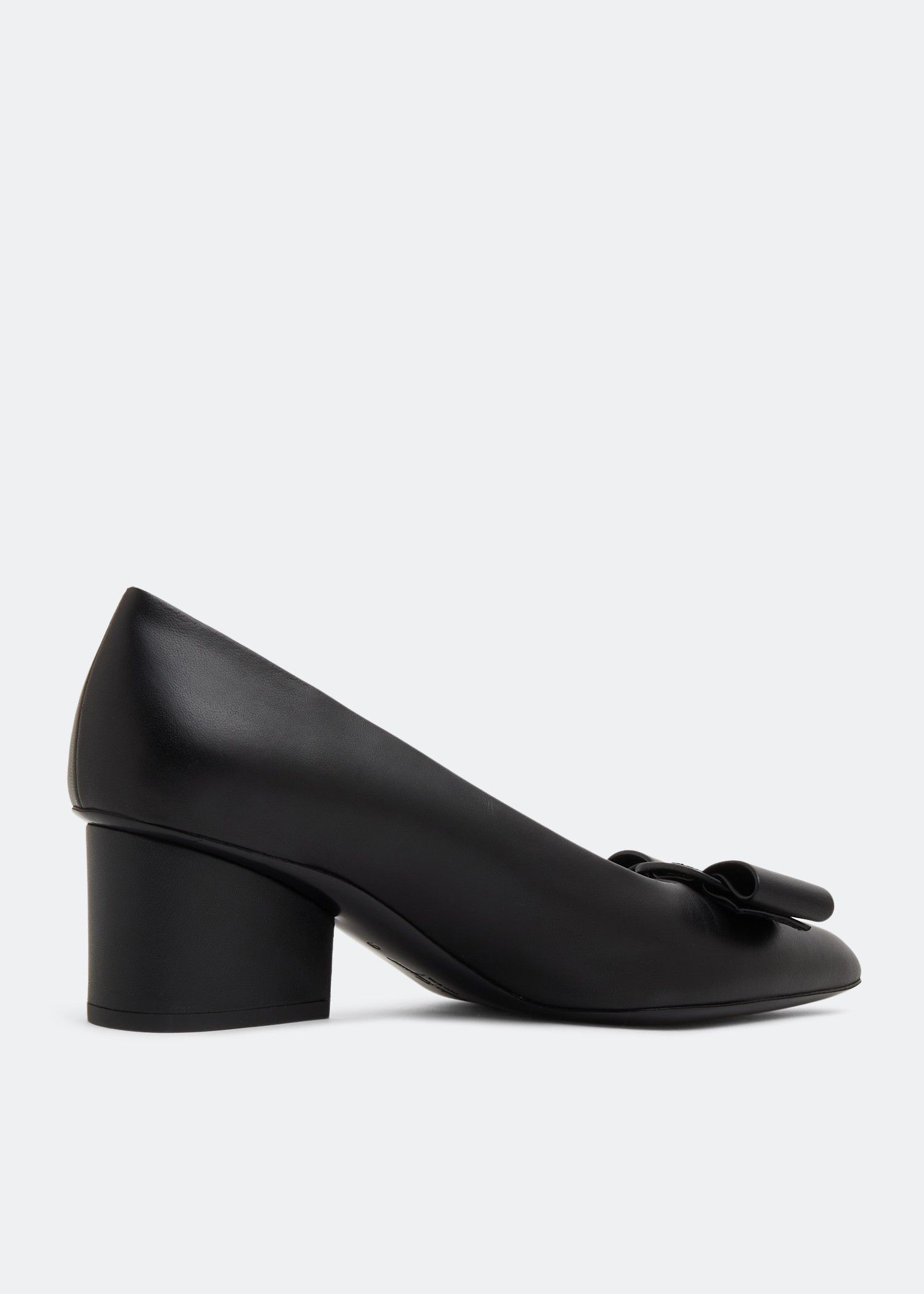 Salvatore Ferragamo o1s1rm0924 Viva Pumps in Black Size US 7.5 / IT 37.5 - 2 Thumbnail
