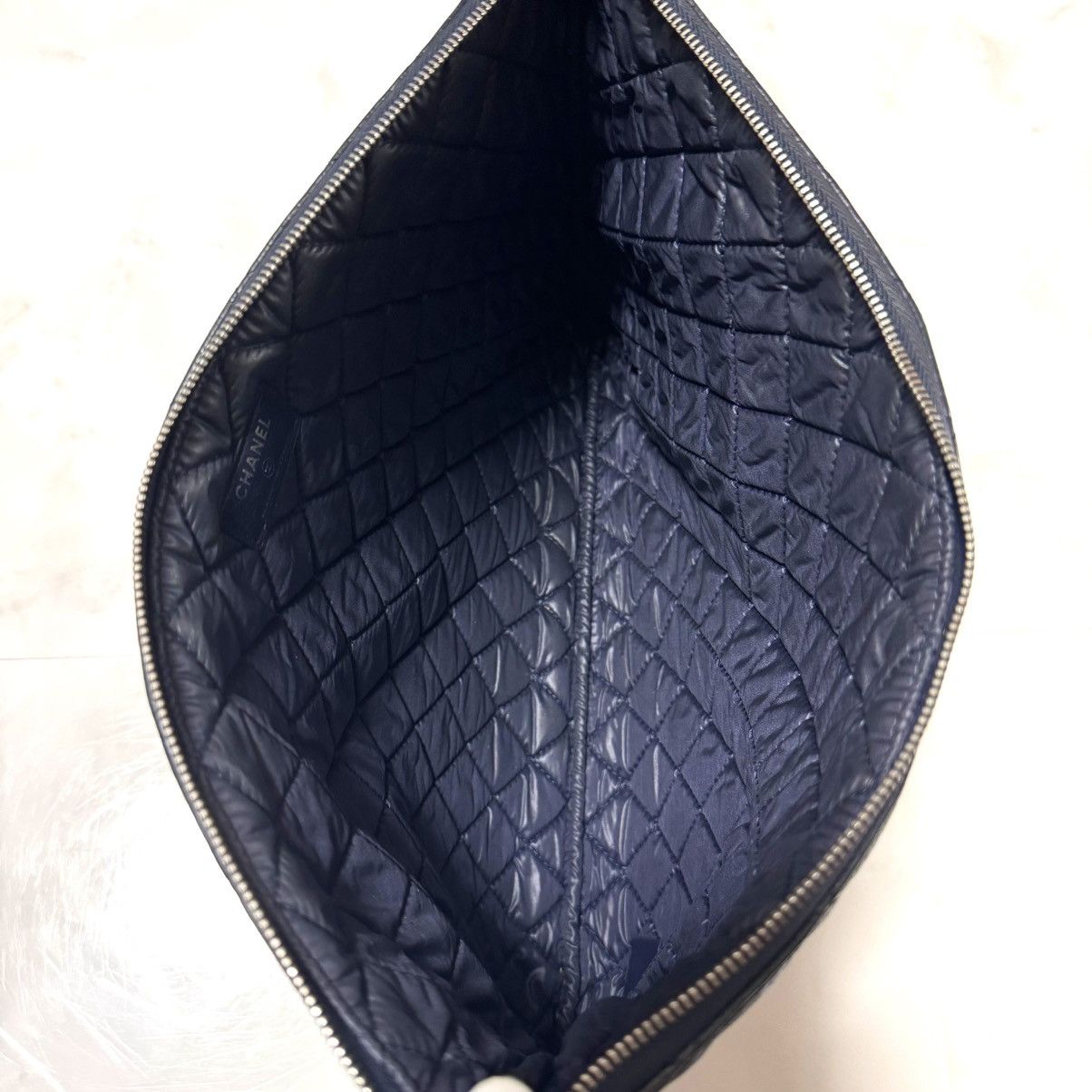 Chanel Chanel COCO patch, matelassé leather clutch bag, dark navy Size ONE SIZE - 8 Thumbnail