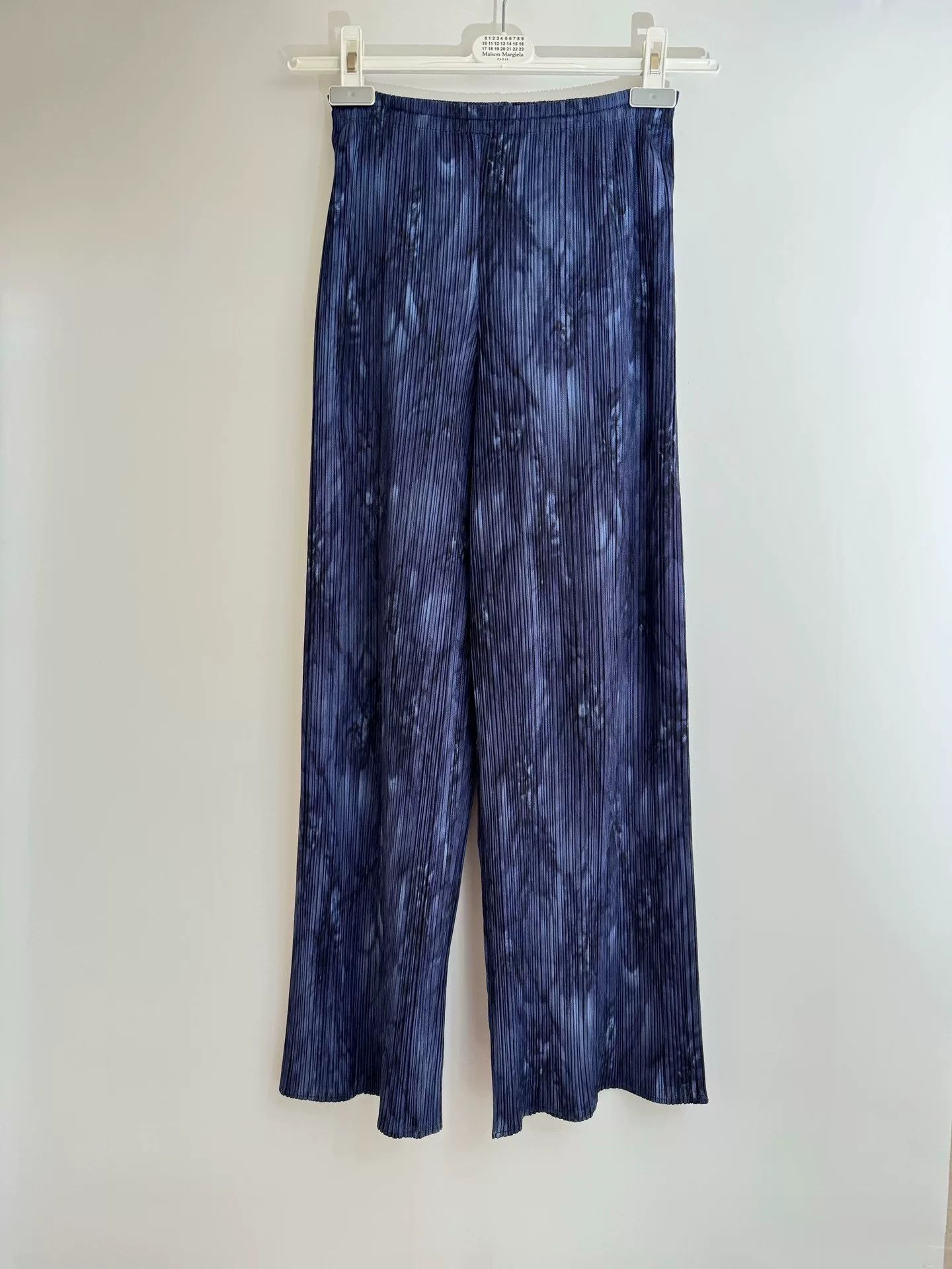 Pleats Please Issey Miyake Issey Miyake Blue Wave Pants Size 25" / US 0 / IT 36 - 1 Thumbnail