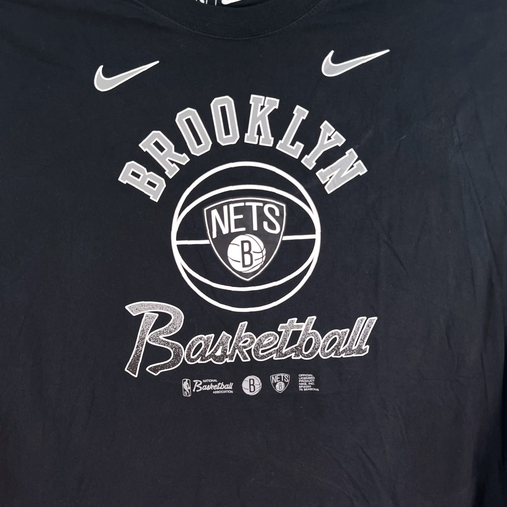 Nike Nike Brooklyn Nets Long Sleeve T-Shirt Mens L Black Graphic Print Relaxed Fit Sports 90s Size US L / EU 52-54 / 3 - 3 Thumbnail