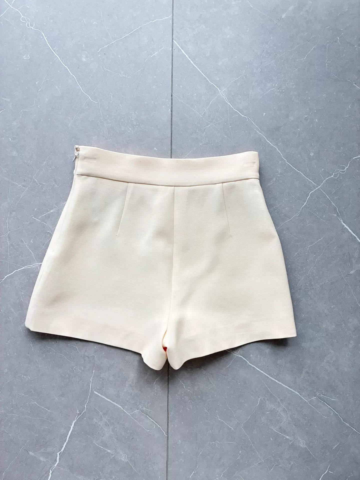 Dior Dior High-Waist Wool-Silk Shorts Cream 34 Size 25" / US 0 / IT 36 - 3 Thumbnail
