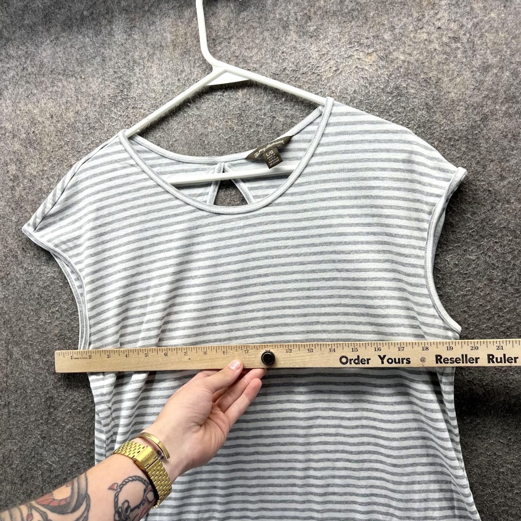 Tommy Bahama VINTAGE Tommy Bahama Shirt Womens Large Gray White Stripe Cap Sleeve Keyhole Back Top Size L / US 10 / IT 46 - 4 Thumbnail