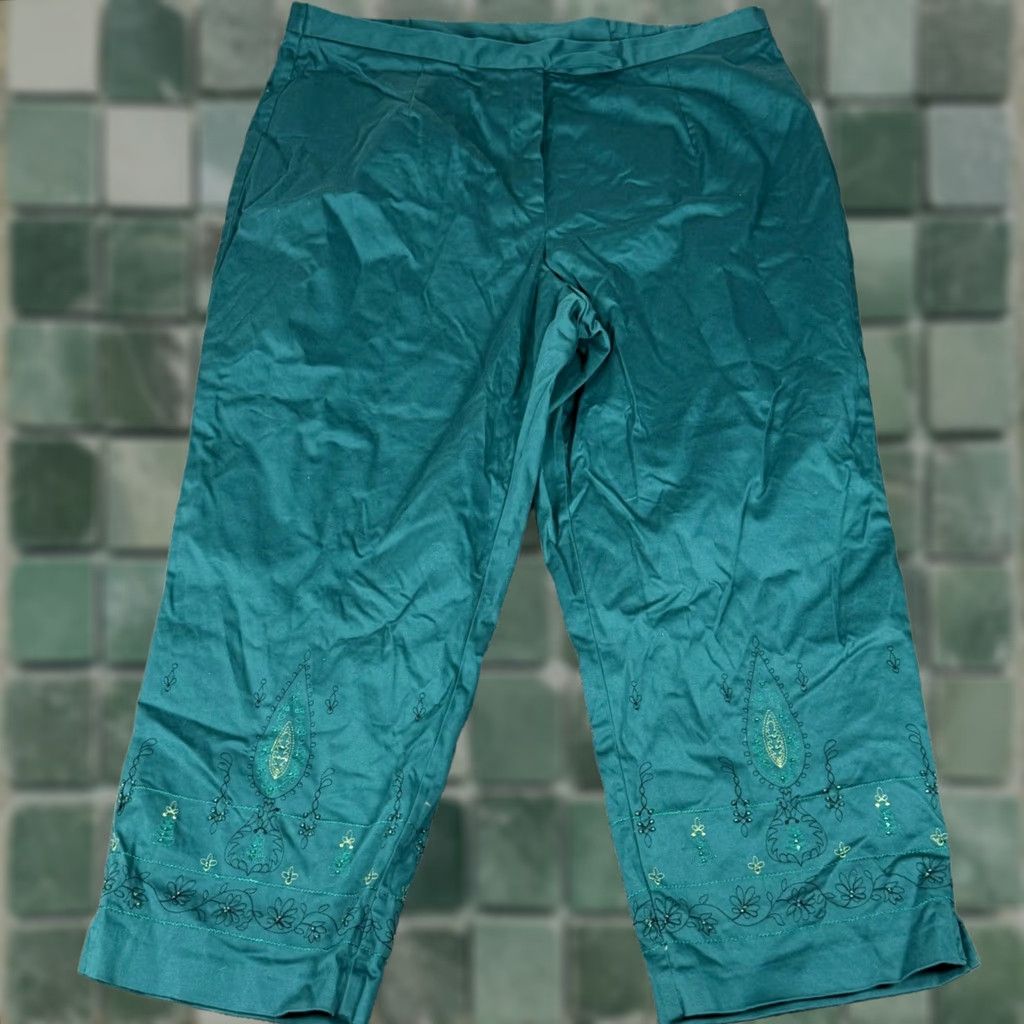 Worthington Worthington Capris Pants Teal Embroidered Beaded Paisley Stretch 16W Womens Pull On Cropped Casual Size 38" / US 16 / IT 52 - 1 Thumbnail