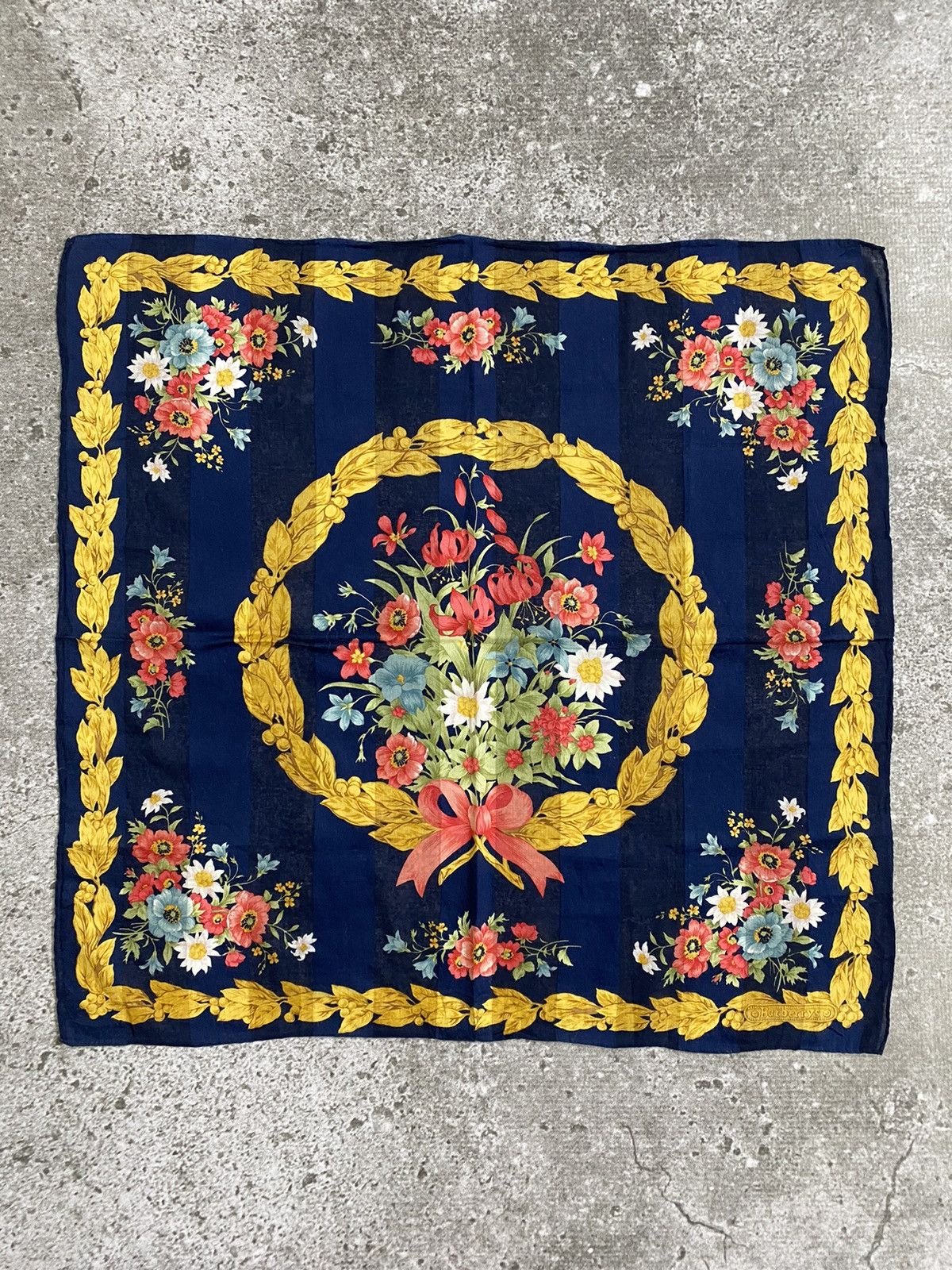Burberry Burberrys Handkerchief / Bandana / Neckerchief Size ONE SIZE - 2 Thumbnail