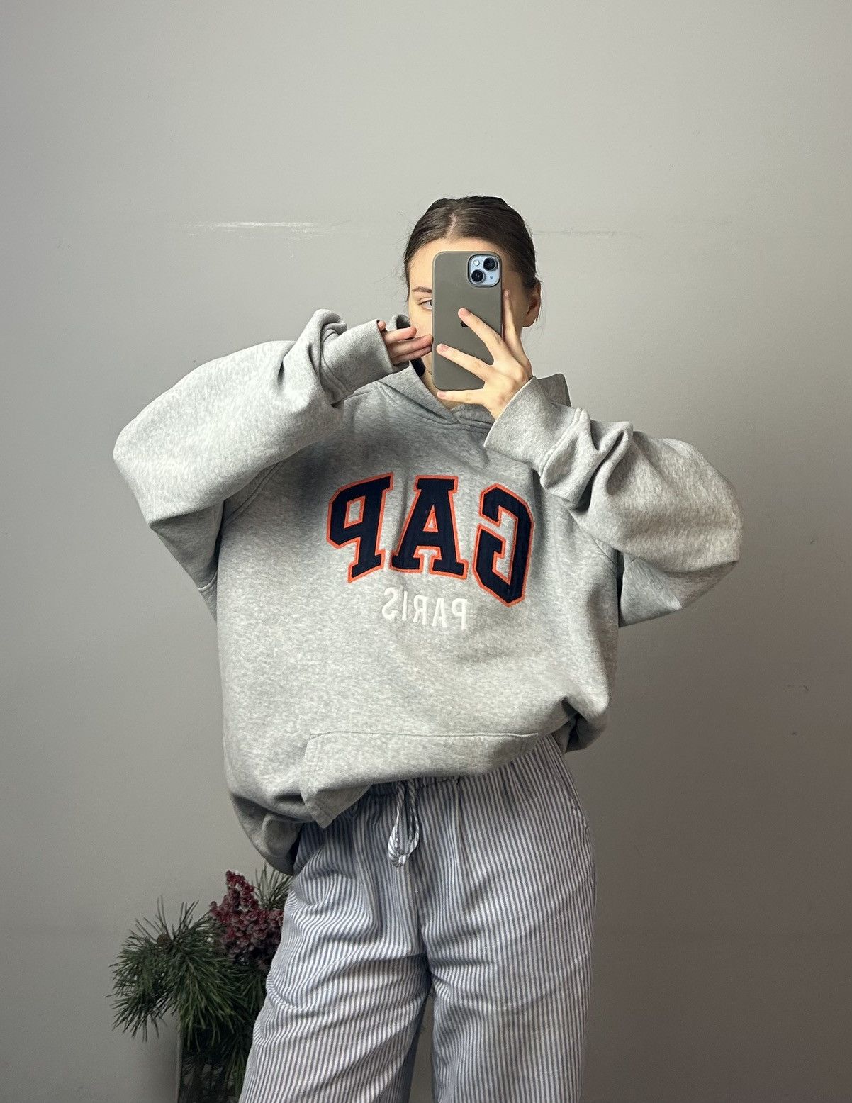 Gap Vintage hoodie gap paris big logo y2k boxy fit mans Size US L / EU 52-54 / 3 - 1 Thumbnail