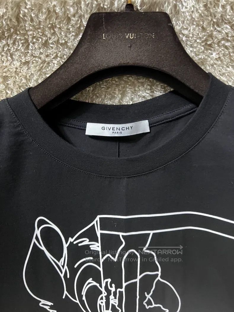 Givenchy Givenchy Men's Casual Short-Sleeve T-Shirt OS Fit XS Size Size US XS / EU 42 / 0 - 3 Thumbnail