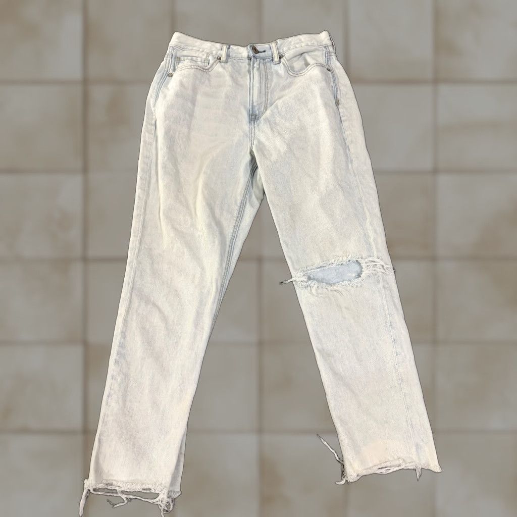 American Eagle Outfitters American Eagle Outfitters Jeans Womens 6 Short Light Wash Distressed Mom Jean Raw Hem 90s Size 28" / US 6 / IT 42 - 1 Thumbnail