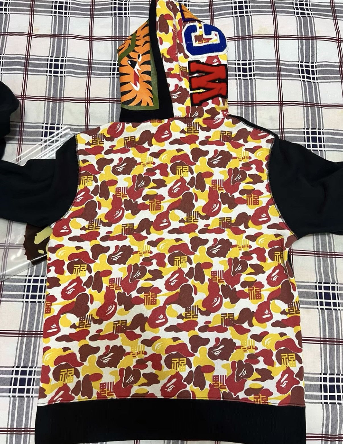 Bape BAPE OG Nigo Era Beijing Exclusive Camo Shark Hoodie Size US L / EU 52-54 / 3 - 8 Thumbnail