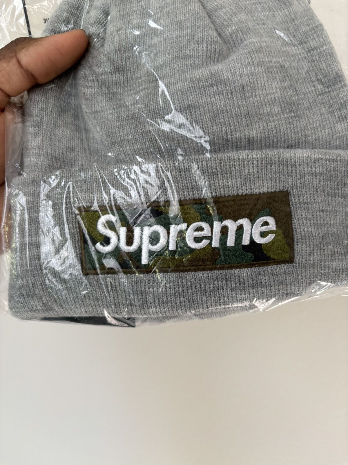 New Era × Supreme Supreme x New Era FW23 Box Logo Camo Beanie Size ONE SIZE - 3 Thumbnail