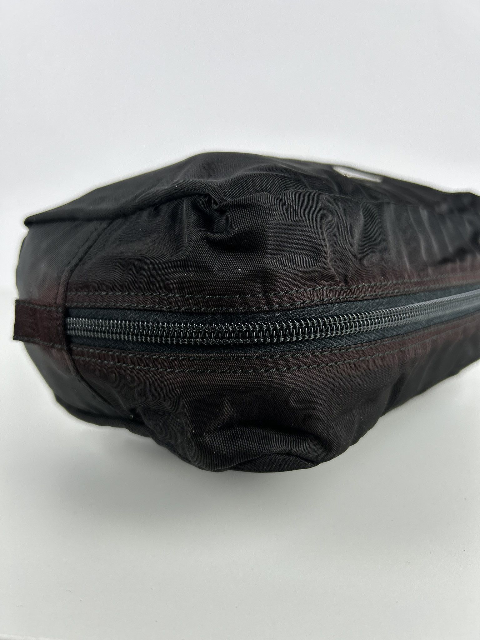 Prada Vintage prada nylon triangle logo clutch/ toiletry bag Size ONE SIZE - 8 Thumbnail