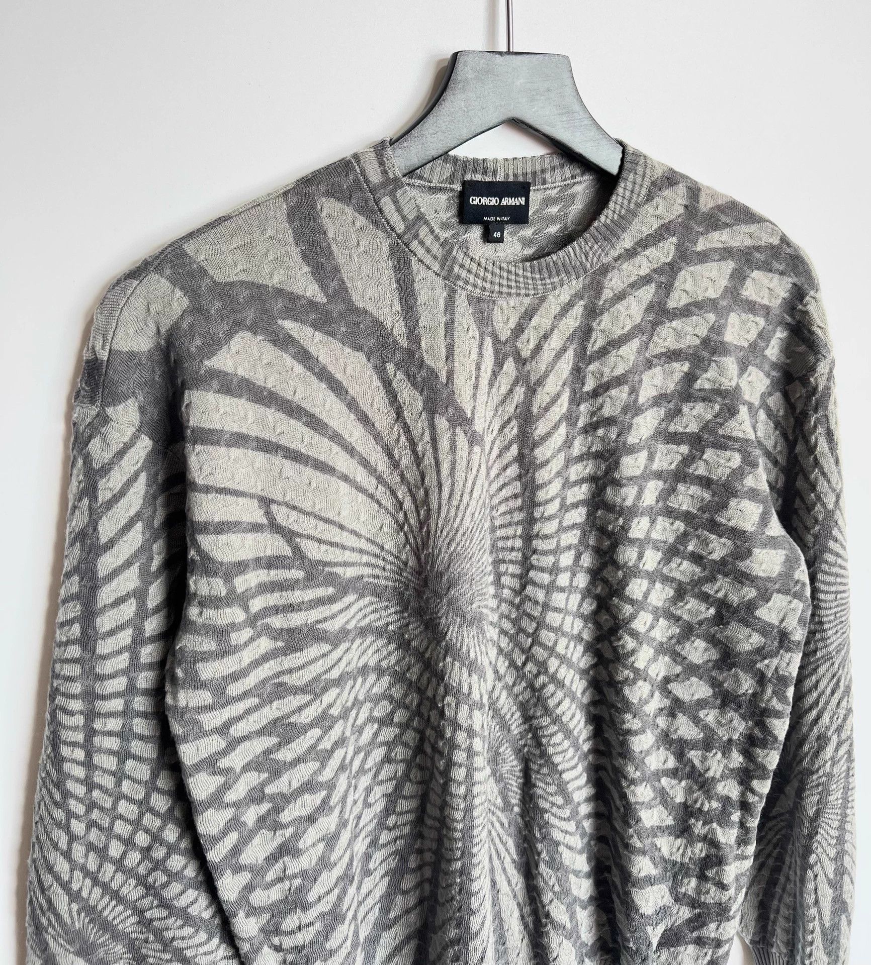 Giorgio Armani Giorgio Armani 46 98% New 100% Virgin Wool Embossed Sweater Size US S / EU 44-46 / 1 - 3 Thumbnail
