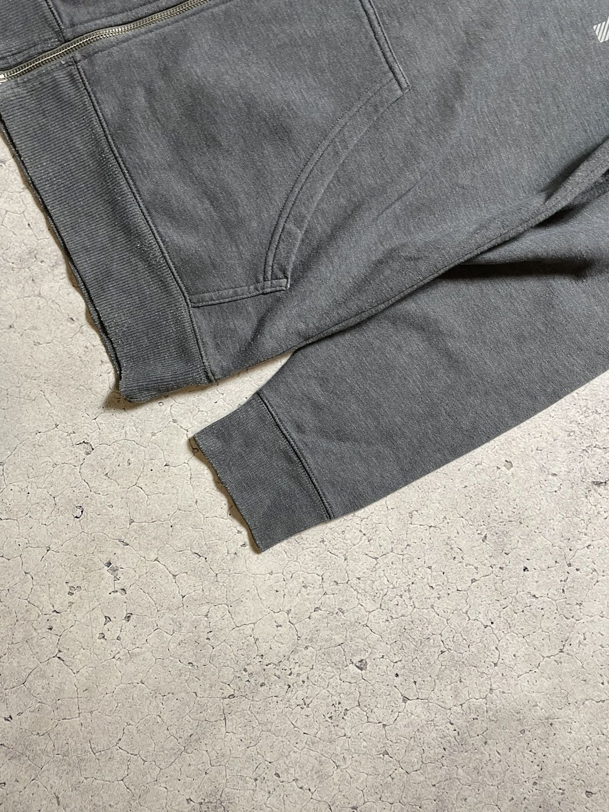Oakley Vintage Oakley Big Logo Y2K Full Zip Hoodie Size US L / EU 52-54 / 3 - 4 Thumbnail