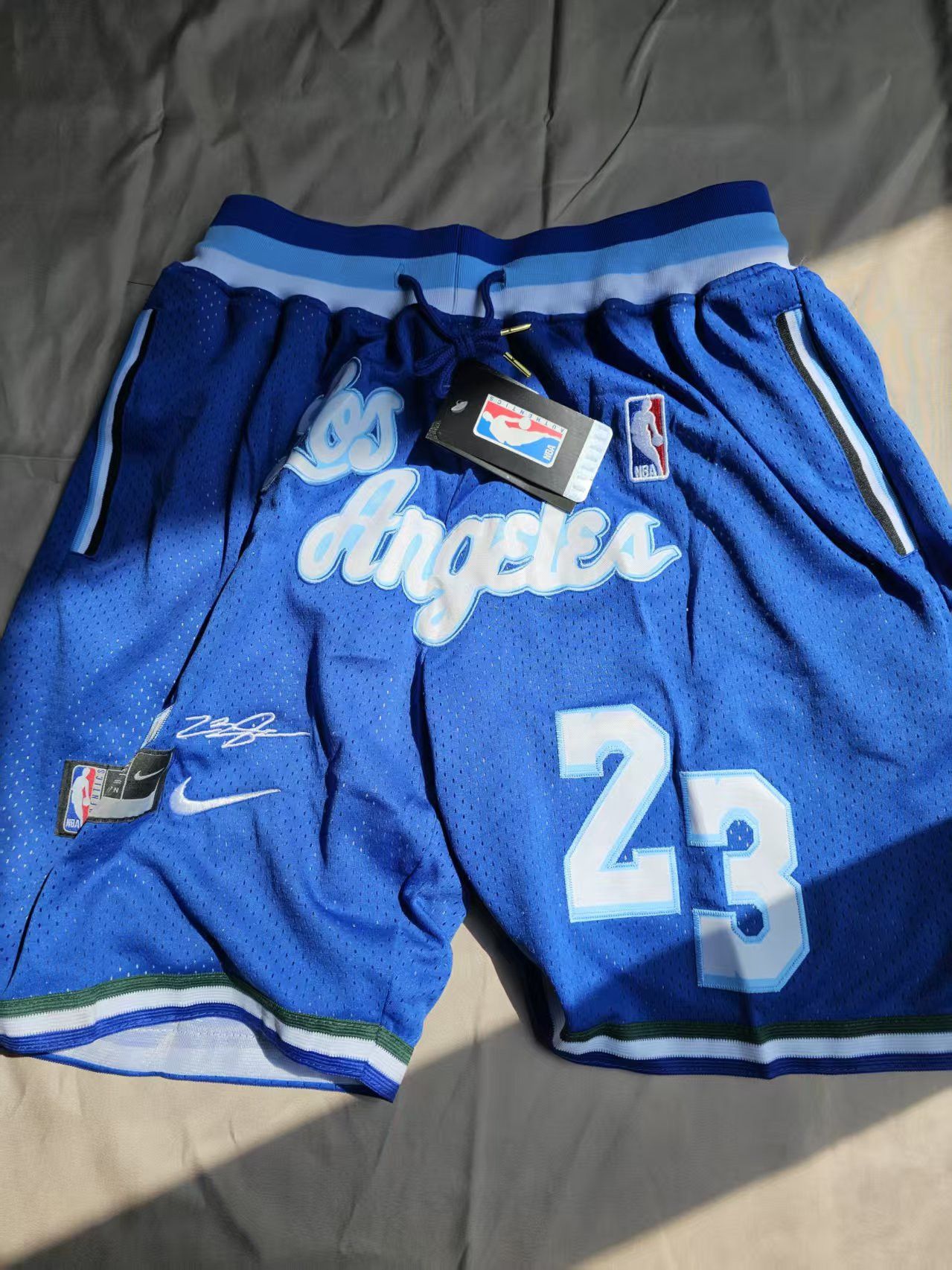 NBA Laker Short Pocket LeBron James Short XL Size US 36 / EU 52 - 1 Thumbnail