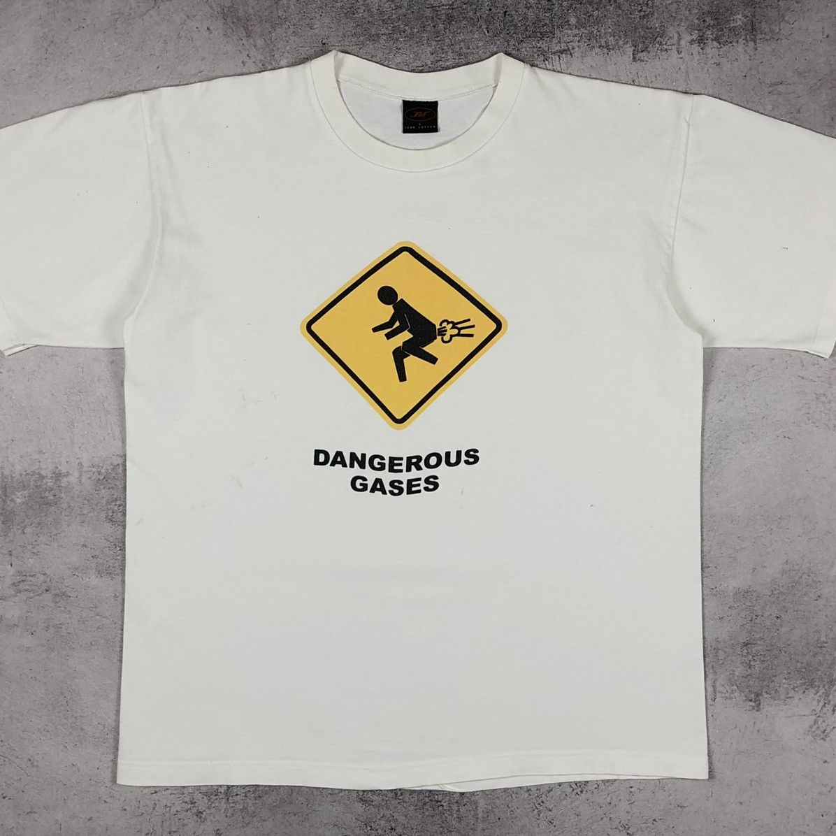 Vintage Vintage Dangerous Gases Fart Tee Size US L / EU 52-54 / 3 - 4 Thumbnail