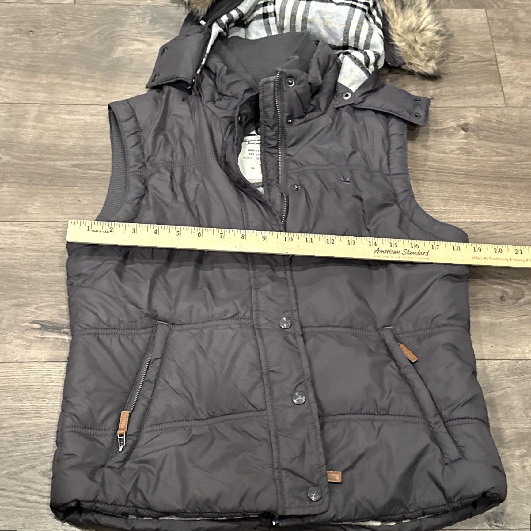Vintage VINTAGE Chevignon Girl Puffer Vest Plaid Gray Multi Large Women Adult Vest L Gray Plaid Women Size L / US 10 / IT 46 - 5 Thumbnail