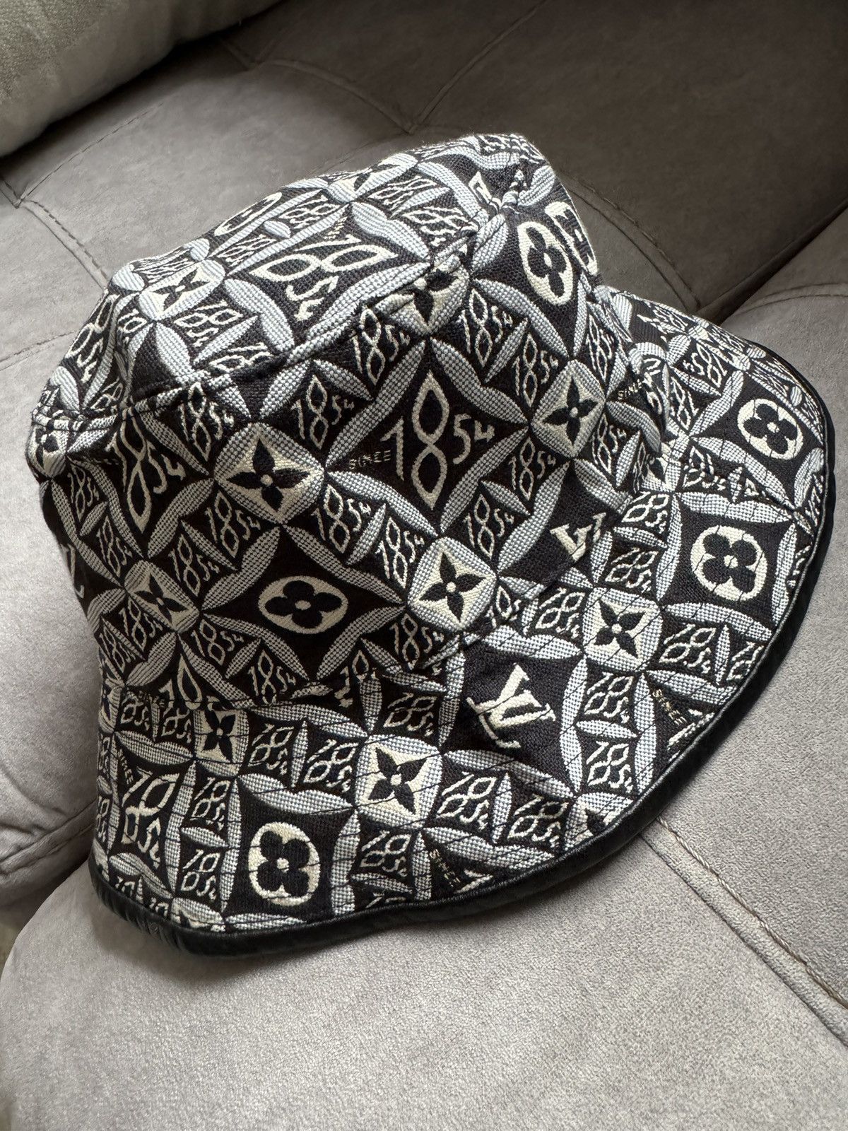 Louis Vuitton LOUIS VUITTON hat marked S see real tape measurements in pho Size ONE SIZE - 2 Thumbnail