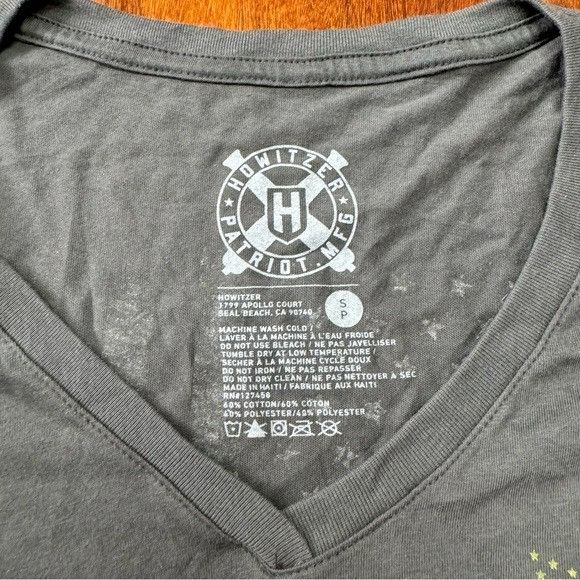 Designer NWT WOMEN’S HOWITZER PATRIOT SUPPORT OUT VETERANS V-NECK T-S Size S / US 4 / IT 40 - 6 Thumbnail