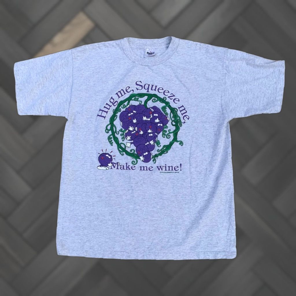 Vintage VINTAGE Hug me Squeeze me Make me wine t-shirt 1994 Hull Garments 90s grapes XL Size XL / US 12-14 / IT 48-50 - 1 Thumbnail