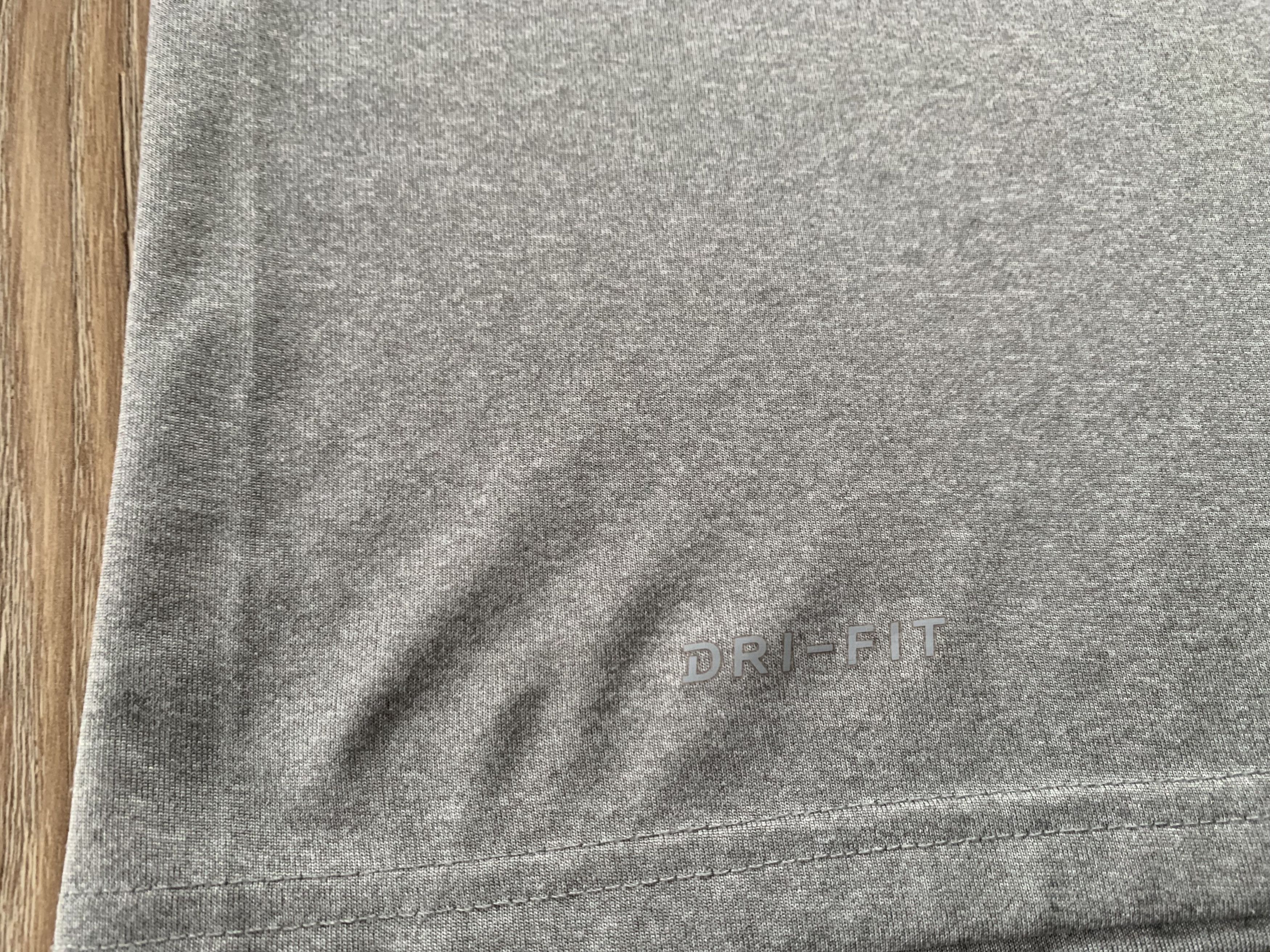 Nike Nike Dri-FIT Grey Swoosh Logo T-Shirt Size US S / EU 44-46 / 1 - 9 Thumbnail