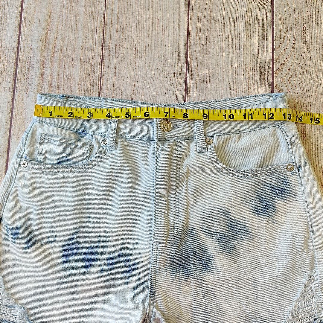 American Eagle Outfitters American Eagle Distressed Highest Rise Mom Shorts sz 2 Size 26" / US 2 / IT 38 - 4 Thumbnail