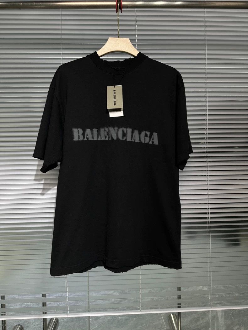 Balenciaga Balenciaga SS24 Blurred Logo Short Sleeve T-Shirt - dmc Size US XS / EU 42 / 0 - 1 Thumbnail