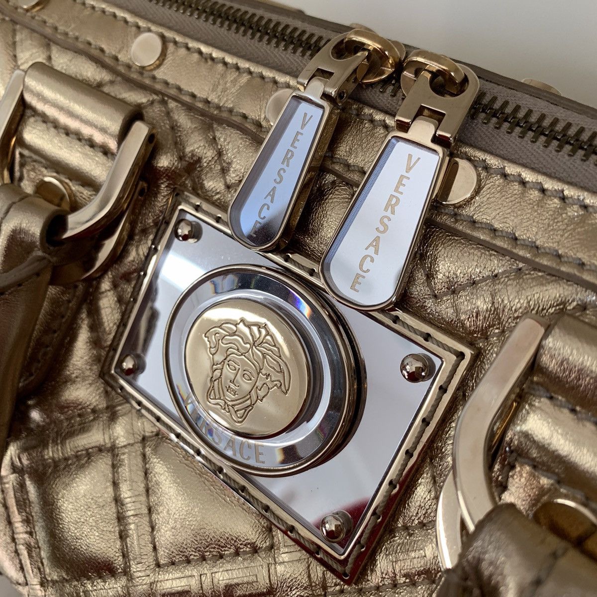 Versace Versace gold quilted leather bag Size ONE SIZE - 3 Thumbnail
