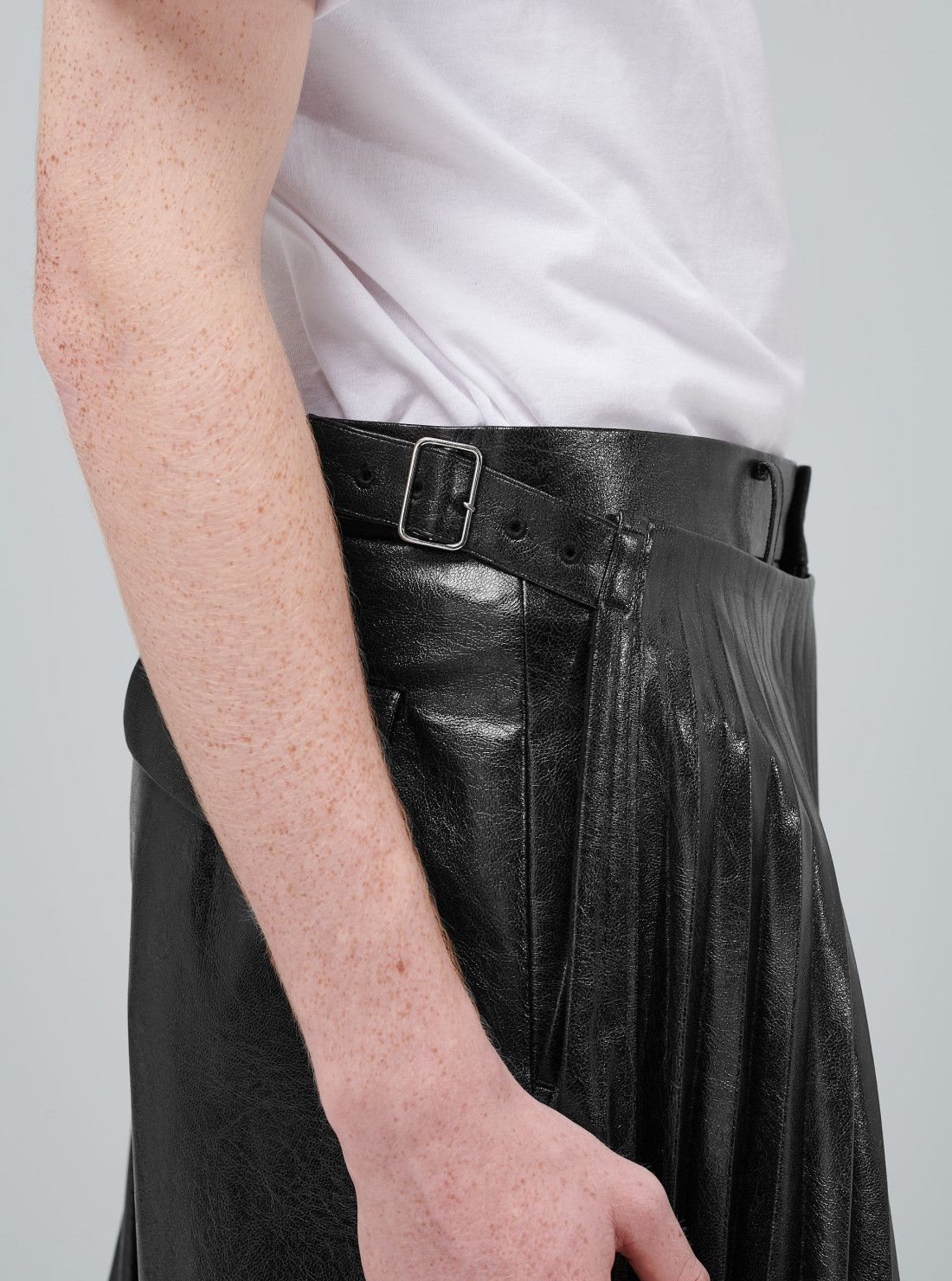 Comme des Garcons Homme Plus COMME des GARCONS Homme - Leather Wrap Pleated Short Pants Size US 30 / EU 46 - 10 Thumbnail
