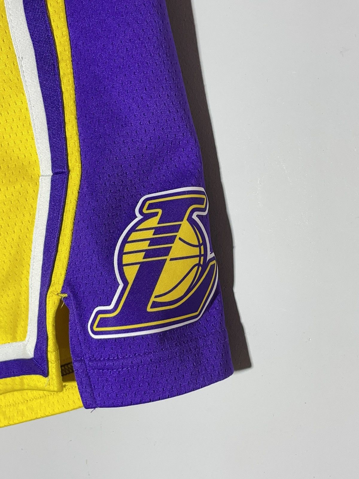 NBA L.A Lakers Nike Y2k Streetwear NBA Basketball Shorts Size US 38 / EU 54 - 8 Thumbnail