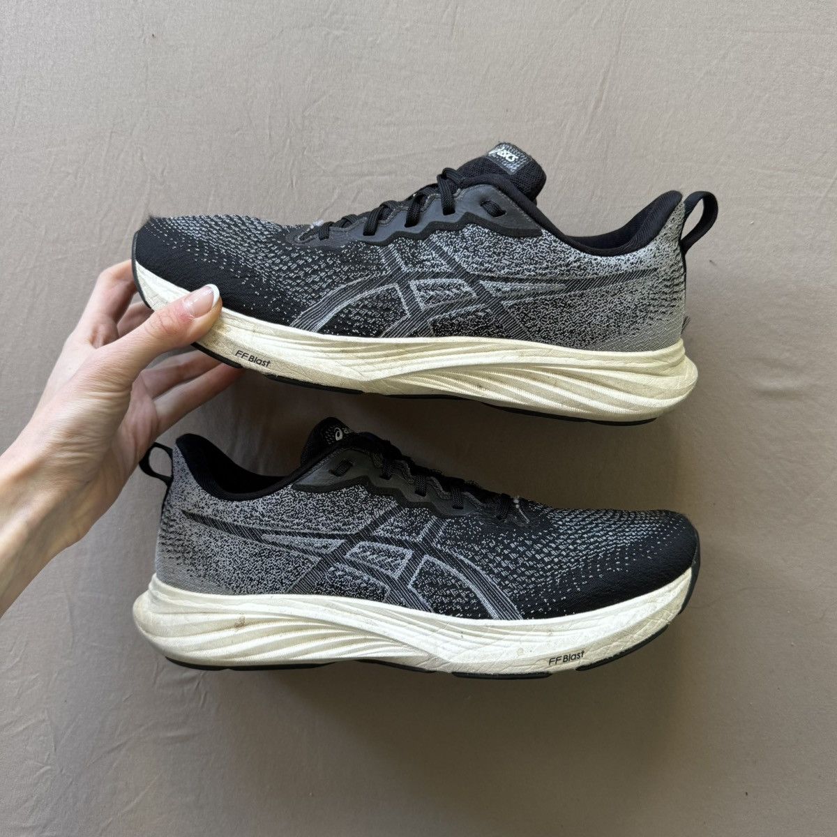 Asics Asics DYNABLAST 4 Running Sneakers Size US 8.5 / EU 41-42 - 1 Thumbnail