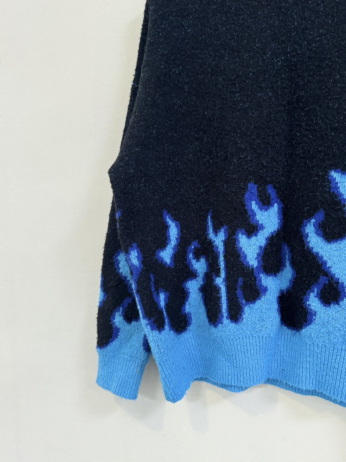 Hypebeast Woman’s Y2K long sleeve sweater Fire print hype Streetwear Size M / US 6-8 / IT 42-44 - 4 Thumbnail