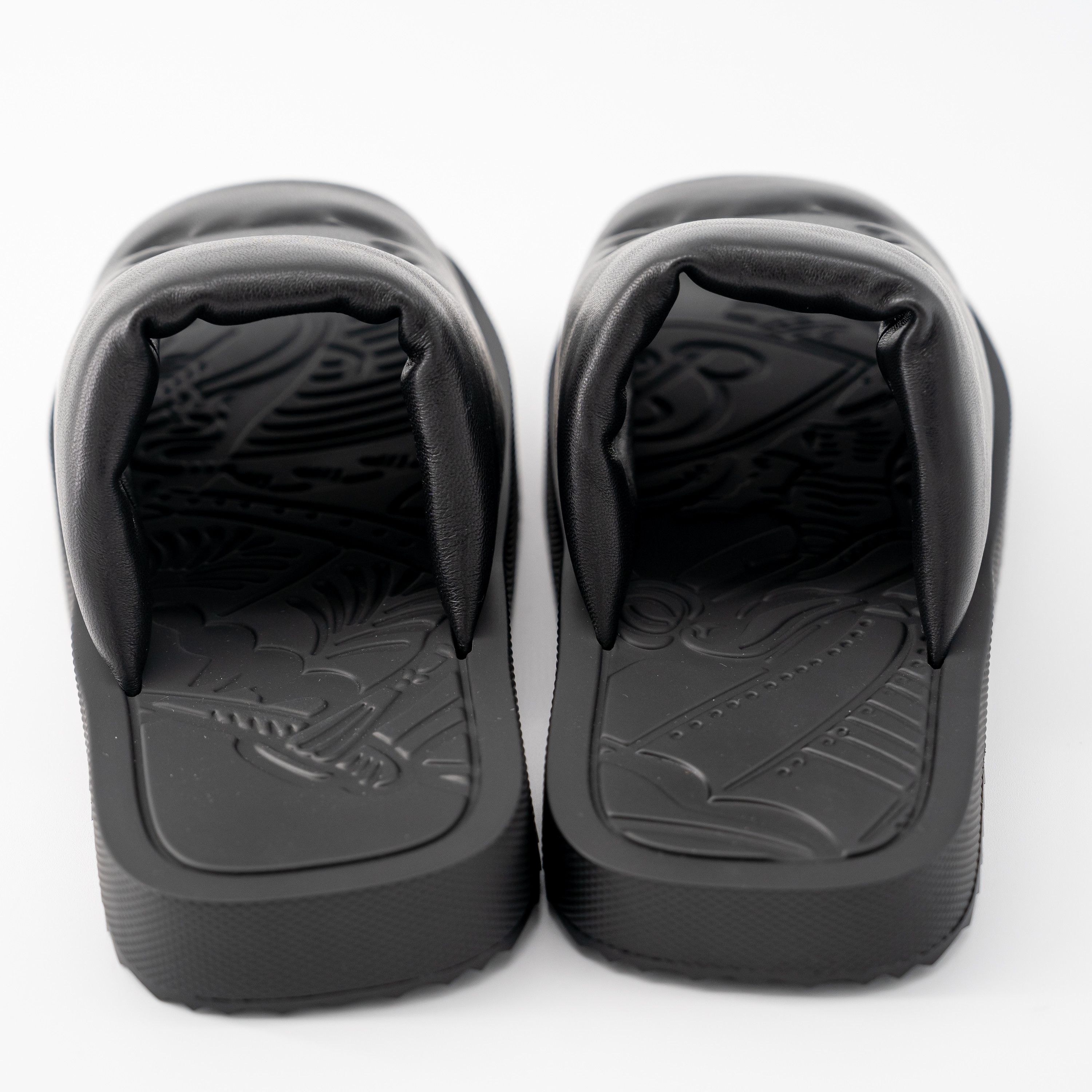 Burberry 39eu 9us Burberry Leather Slab Knight Slides Leather Black Size US 9 / IT 39 - 3 Thumbnail