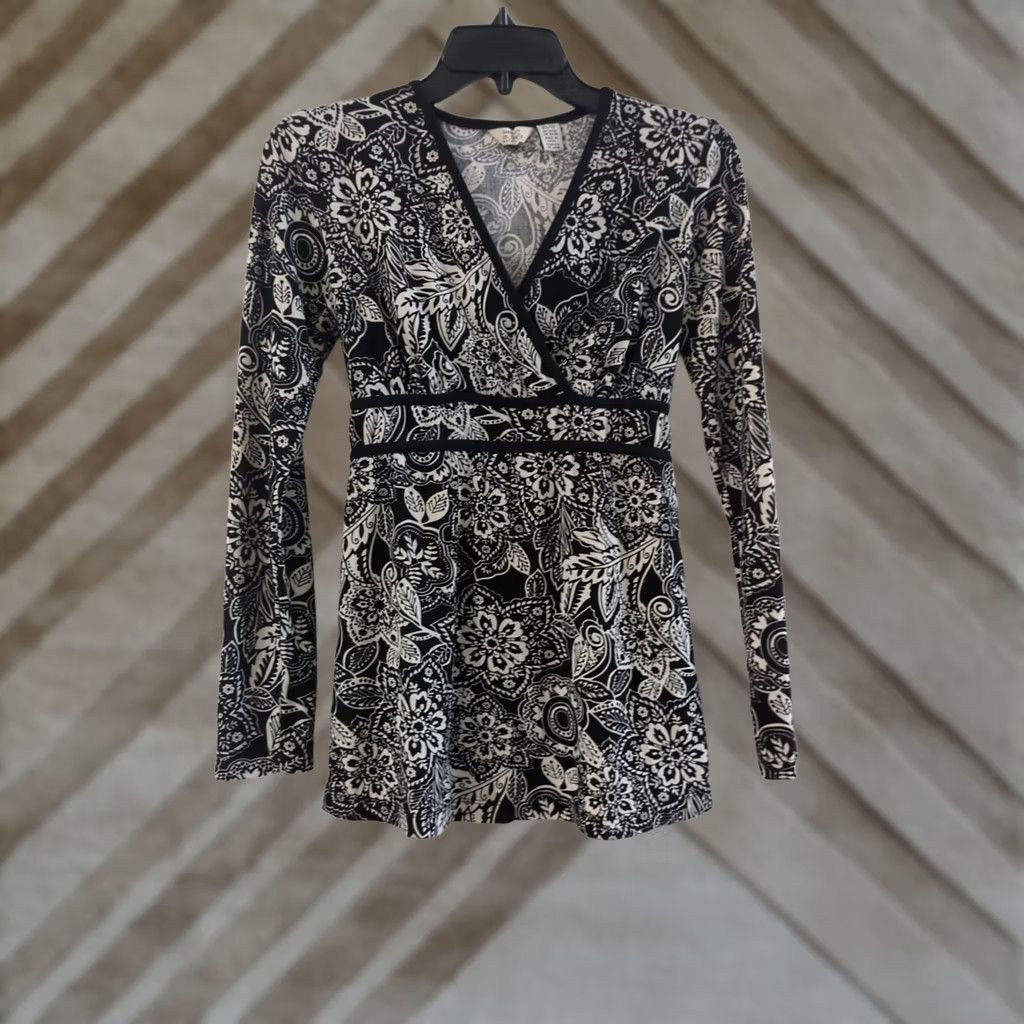 MOTHER Tomorrow Mother Womans Blouse XS Maternity Top V Neck Long Sleeve Paisley Black White Empire Waist Stretch Shirts Size XS / US 0-2 / IT 36-38 - 1 Thumbnail