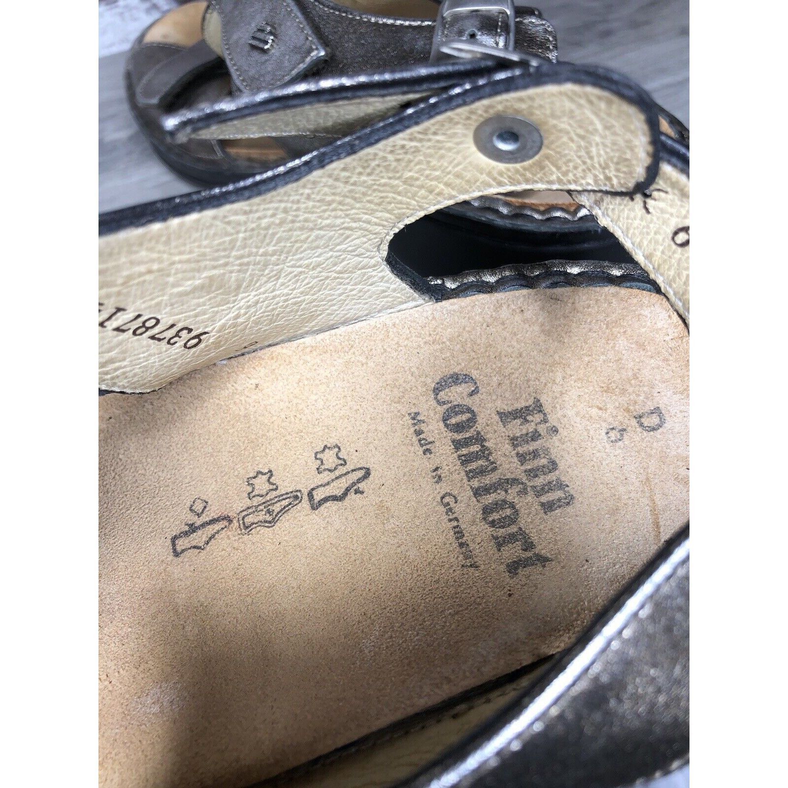 Other FINN COMFORT Adana Pewter Metallic Leather Strap Wedge Sanda Size US 8 / IT 38 - 15 Thumbnail