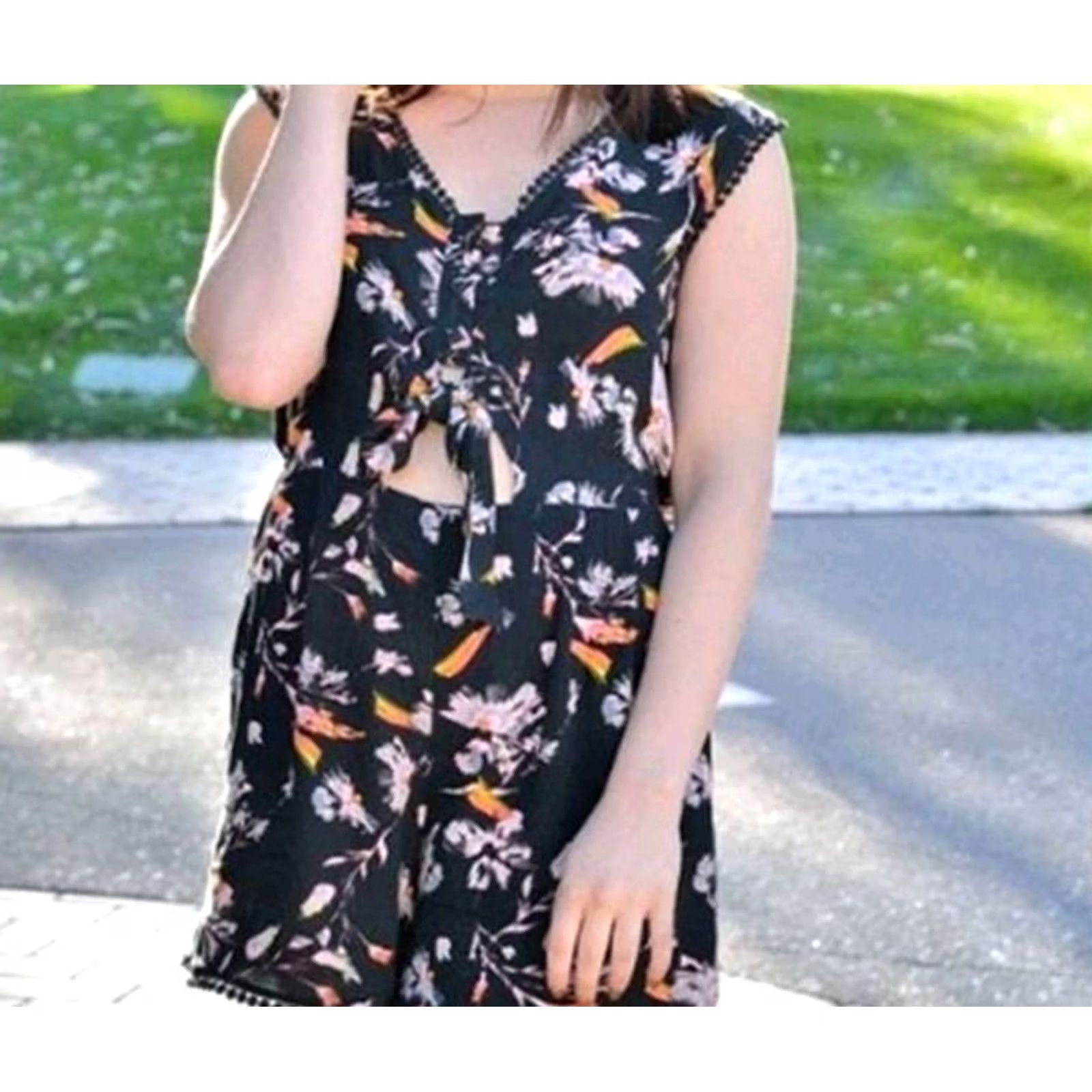 Vintage Xhilaration Romper Size Medium Womens Sleeveless One-Piece Black Floral Rayon M Romper Size 32" / US 10 / IT 46 - 2 Thumbnail