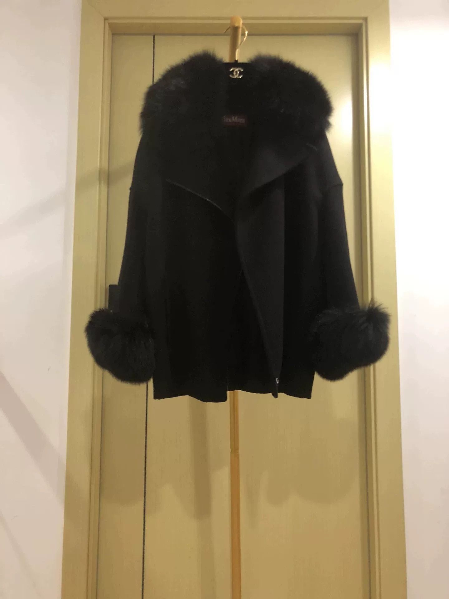 Max Mara Max Mara Black Wool Coat with Fur Trim Size L / US 10 / IT 46 - 1 Thumbnail