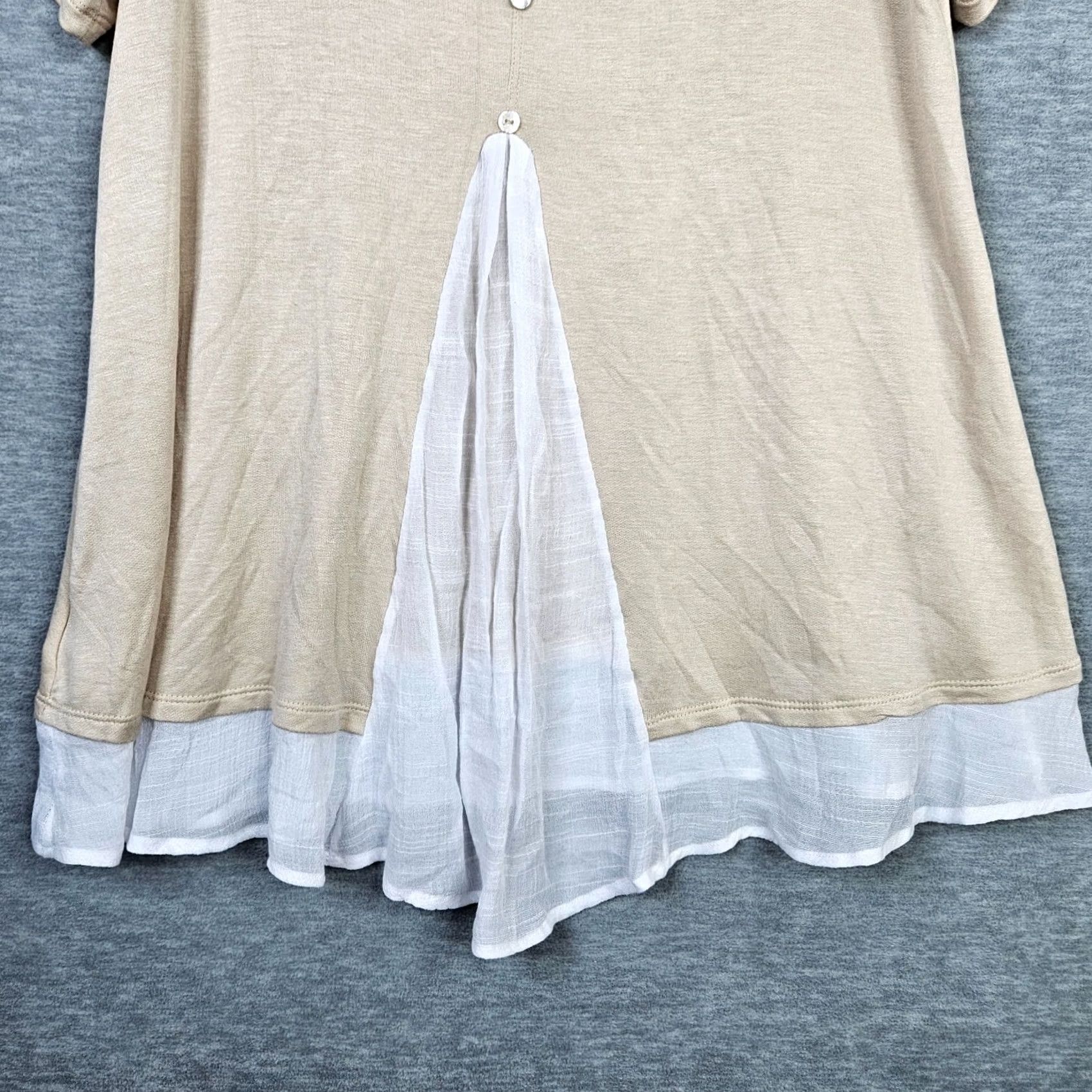 Vintage Bobeau Top Shirt Women L Beige Round Neck Short Sleeve Button Back Size L / US 10 / IT 46 - 2 Thumbnail