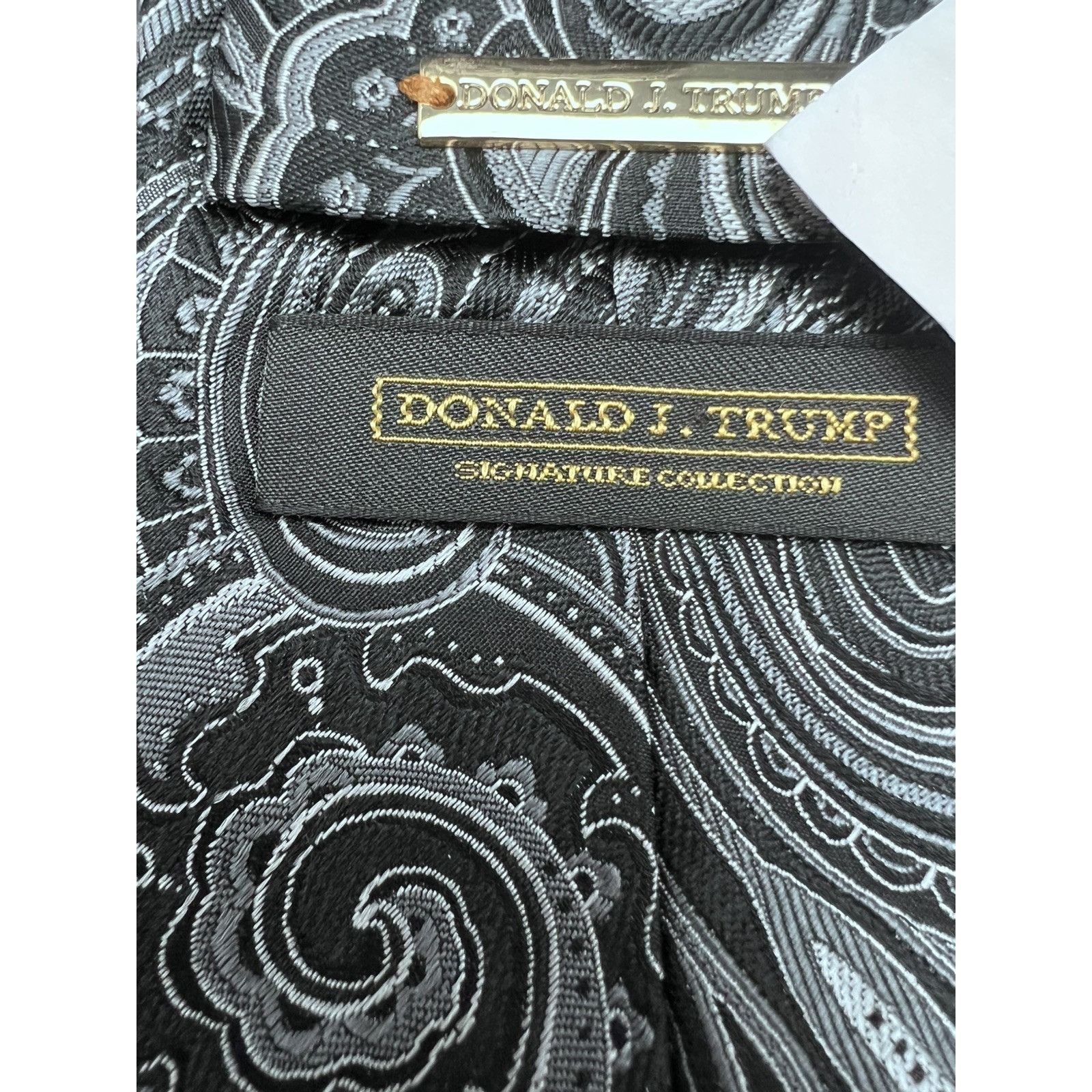 Donald Trump DONALD J. TRUMP MEN'S TIE BLACK/PAISLEY WIDTH: 3.50" LENGTH: Size ONE SIZE - 3 Thumbnail