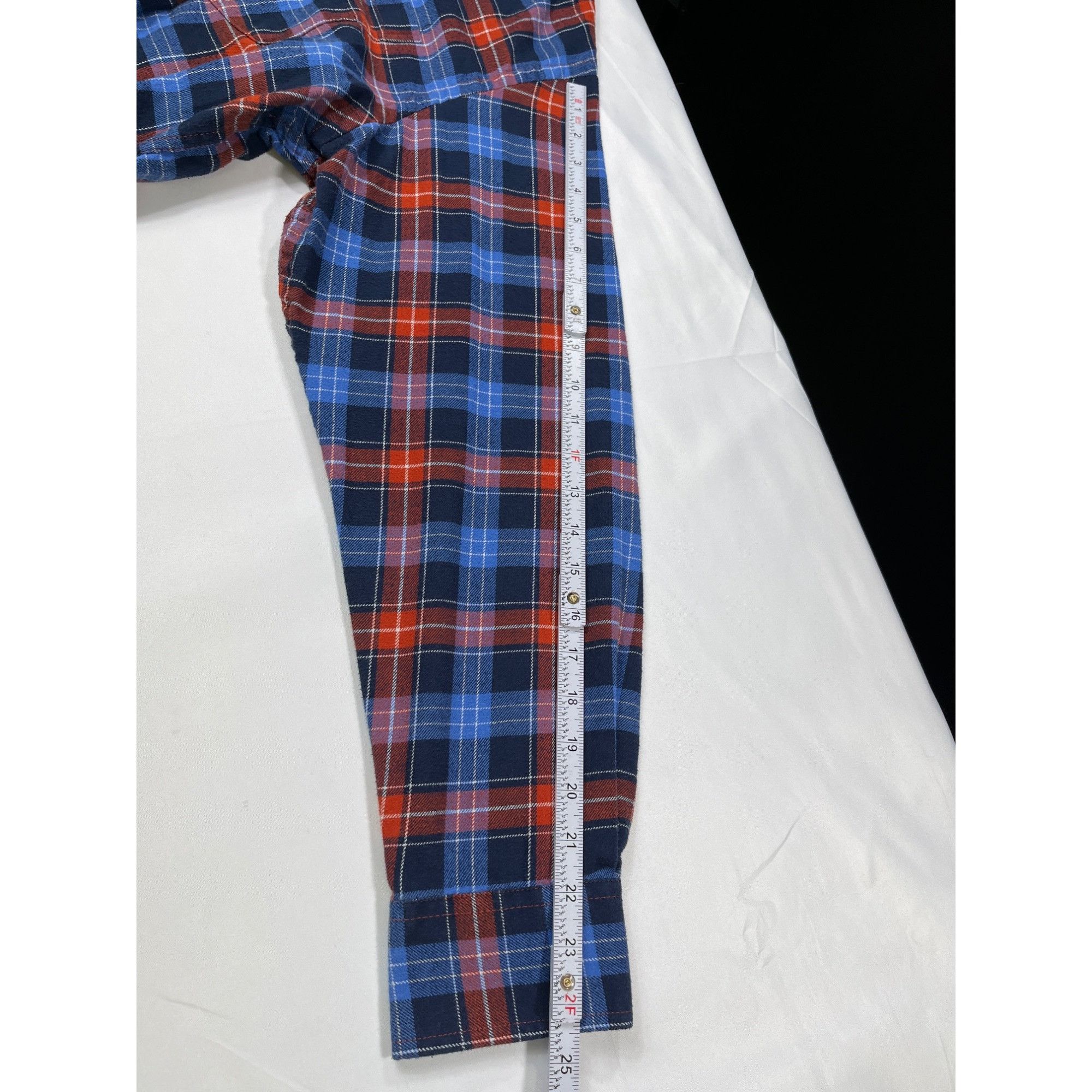 Izod IZOD SKU 7651Mens Red and Blue Plaid Button Down Long Sleeve Size US L / EU 52-54 / 3 - 7 Thumbnail