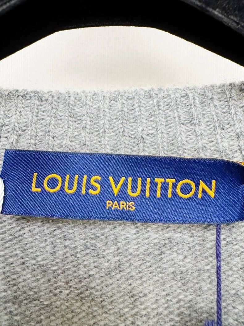 Louis Vuitton Louis Vuitton Gray Tiger Print Sweater- Size M / US 6-8 / IT 42-44 - 2 Thumbnail