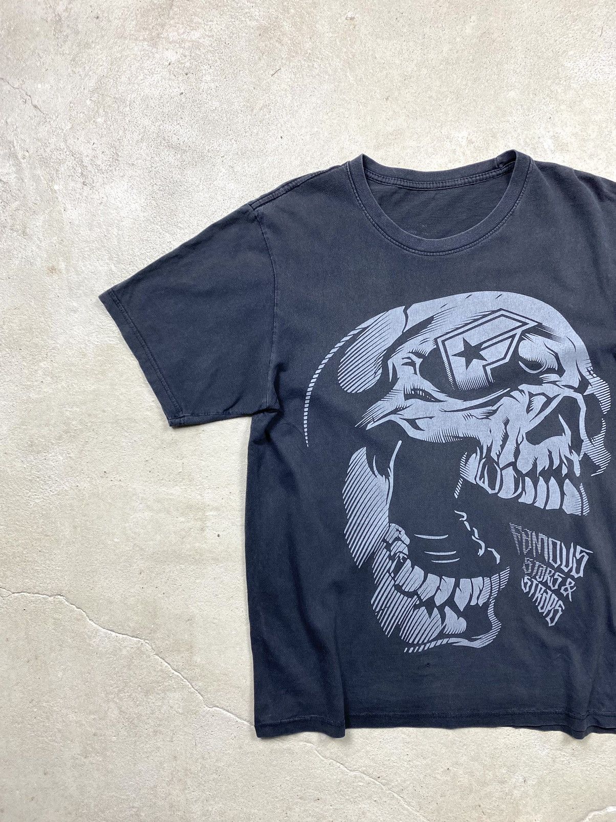 Famous Stars And Straps Rare! Vintage 2000’s Famous Stars And Straps Scull T Shirt Size US M / EU 48-50 / 2 - 2 Thumbnail