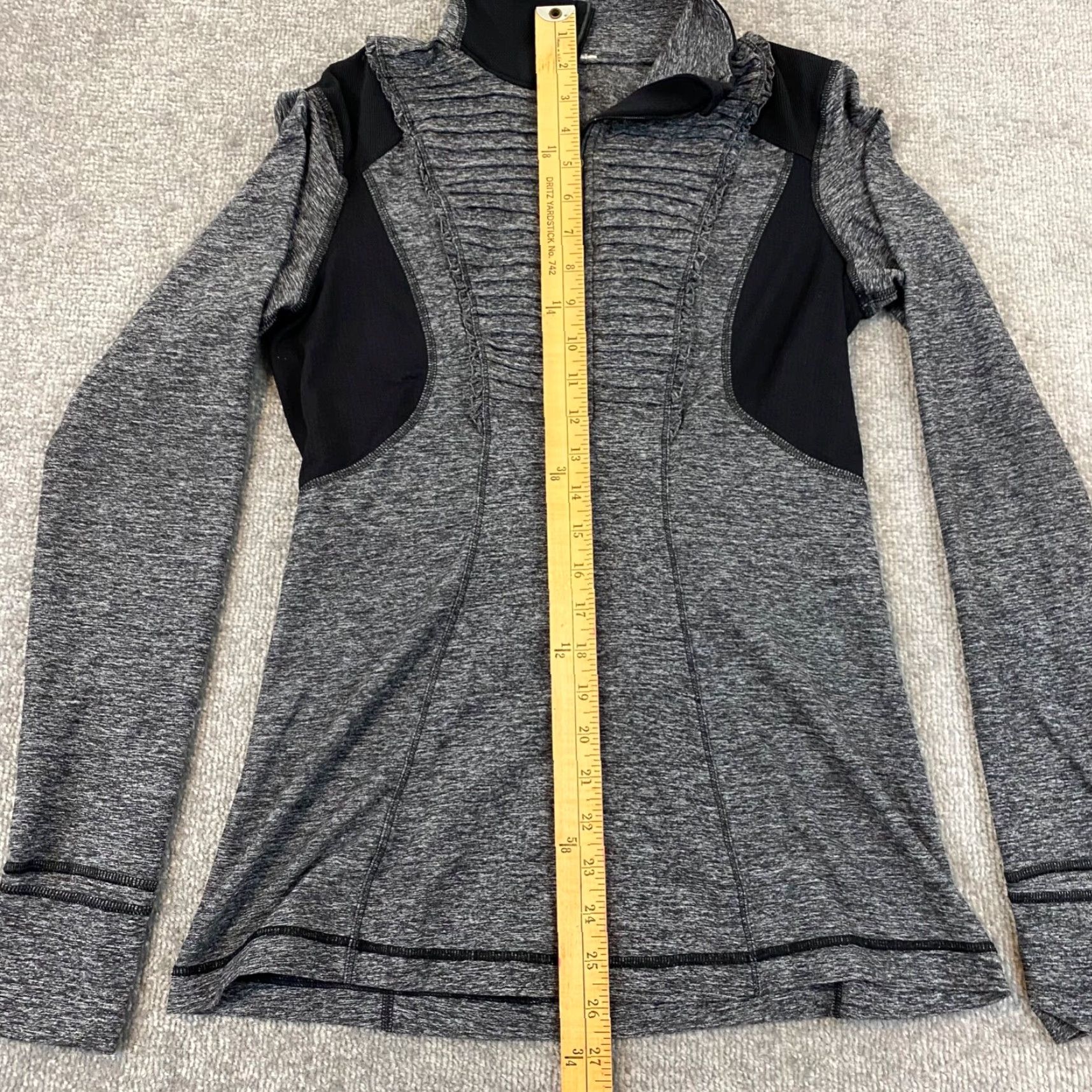 Lululemon Lululemon Jacket Womens 8 Gray Black Running Ruffles 1/2 Zip Activewear Pullover Size M / US 6-8 / IT 42-44 - 4 Thumbnail