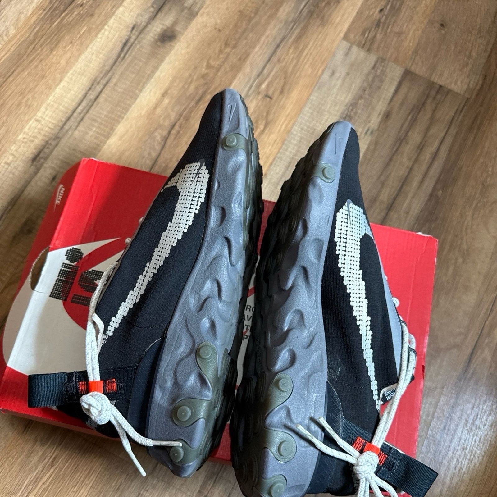 Nike Nike React WR ISPA Black Metallic Silver Gunsmoke Size US 10 / EU 43 - 4 Thumbnail