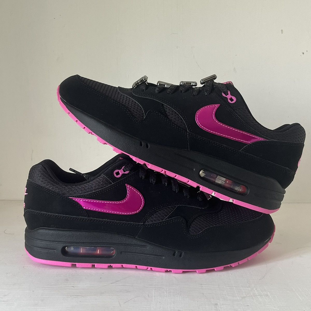 Nike Size 10.5 - Nike Air Max 1 Valentines Day Black/Playful Pink Size US 10.5 / EU 43-44 - 1 Thumbnail