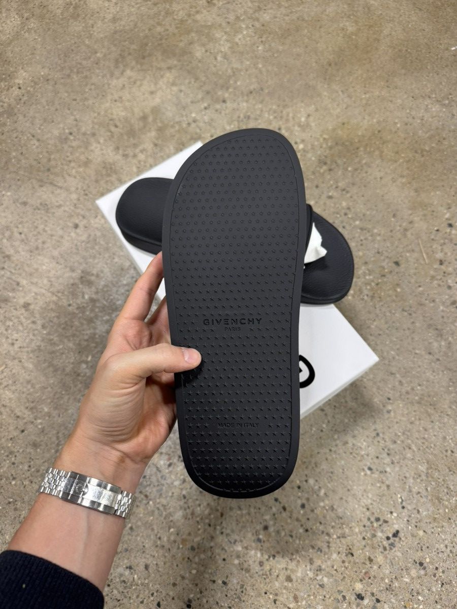 Givenchy Givenchy Rubber Pool Slides NEW 475$ Size US 11 / EU 44 - 5 Thumbnail