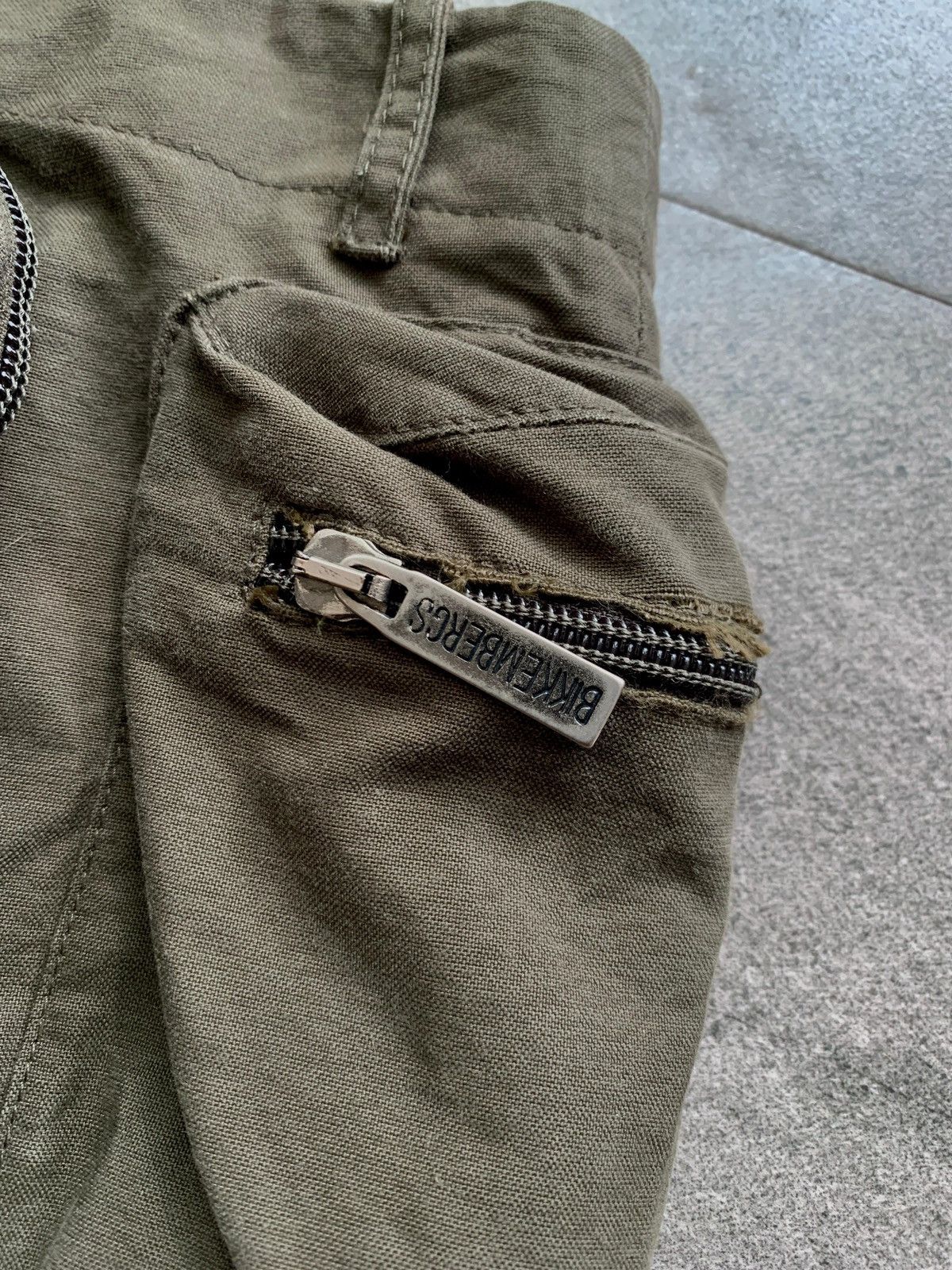 Dirk Bikkembergs FREE TAX! 2000s 3D Pocket Cargo Short Pants Size US 29 - 9 Thumbnail